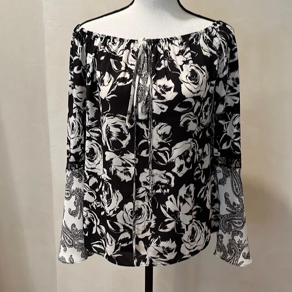 - White House Black Market Ladies Blouse